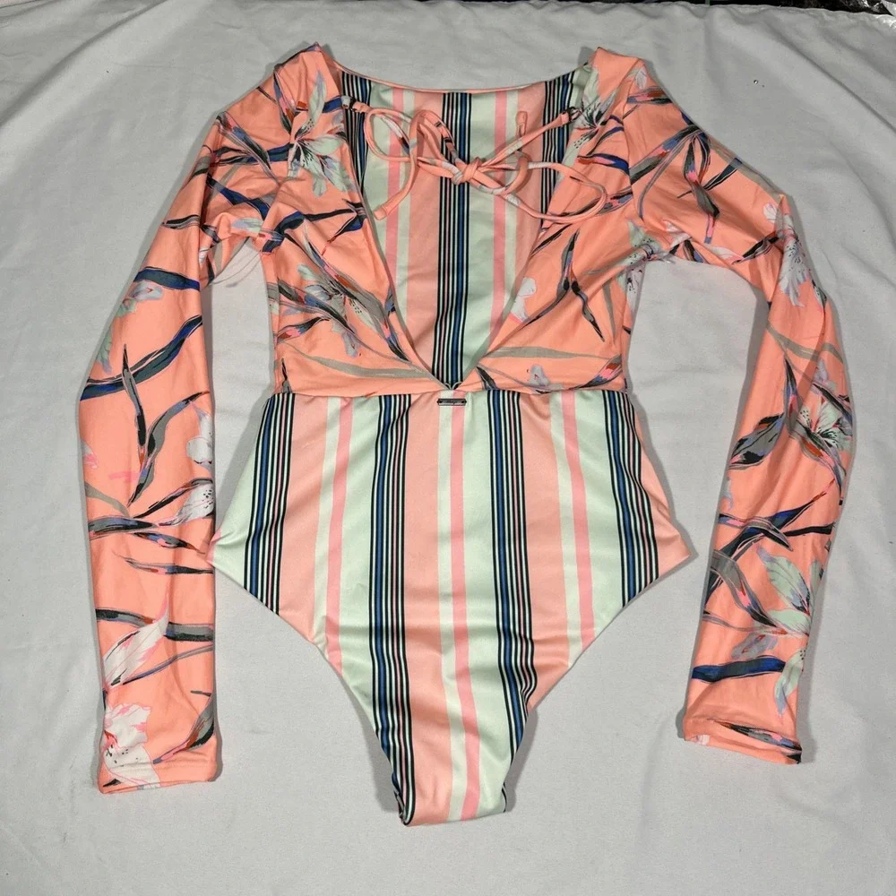 NEW MAAJI  [ Small ] Sky Surf Long‎ Sleeve One Piece Surf Swimsuit Coral U1722